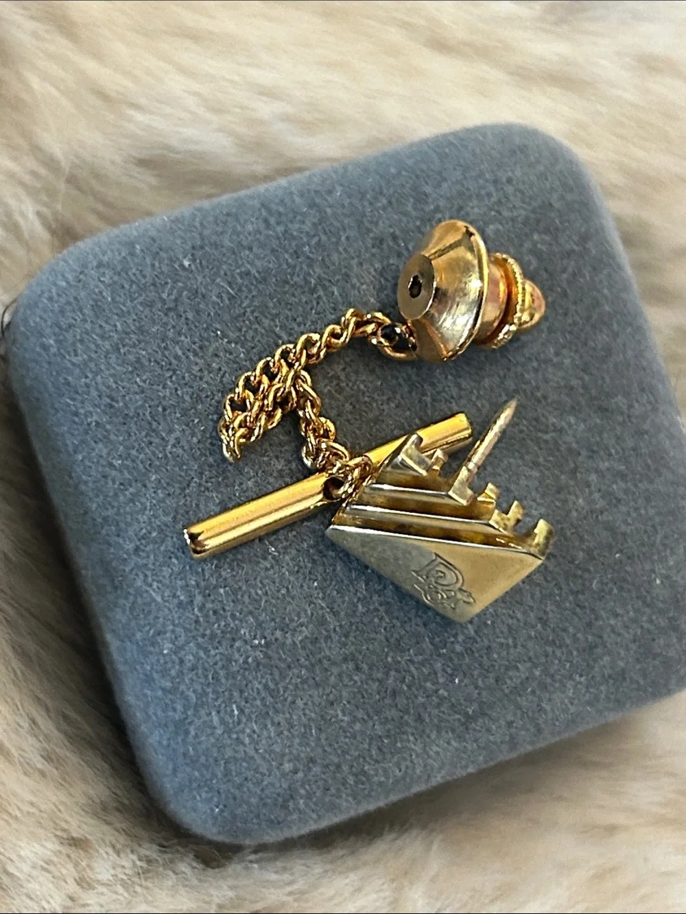 Christian Dior Vintage 70’s/80’s gold tone square cuff link set in original box